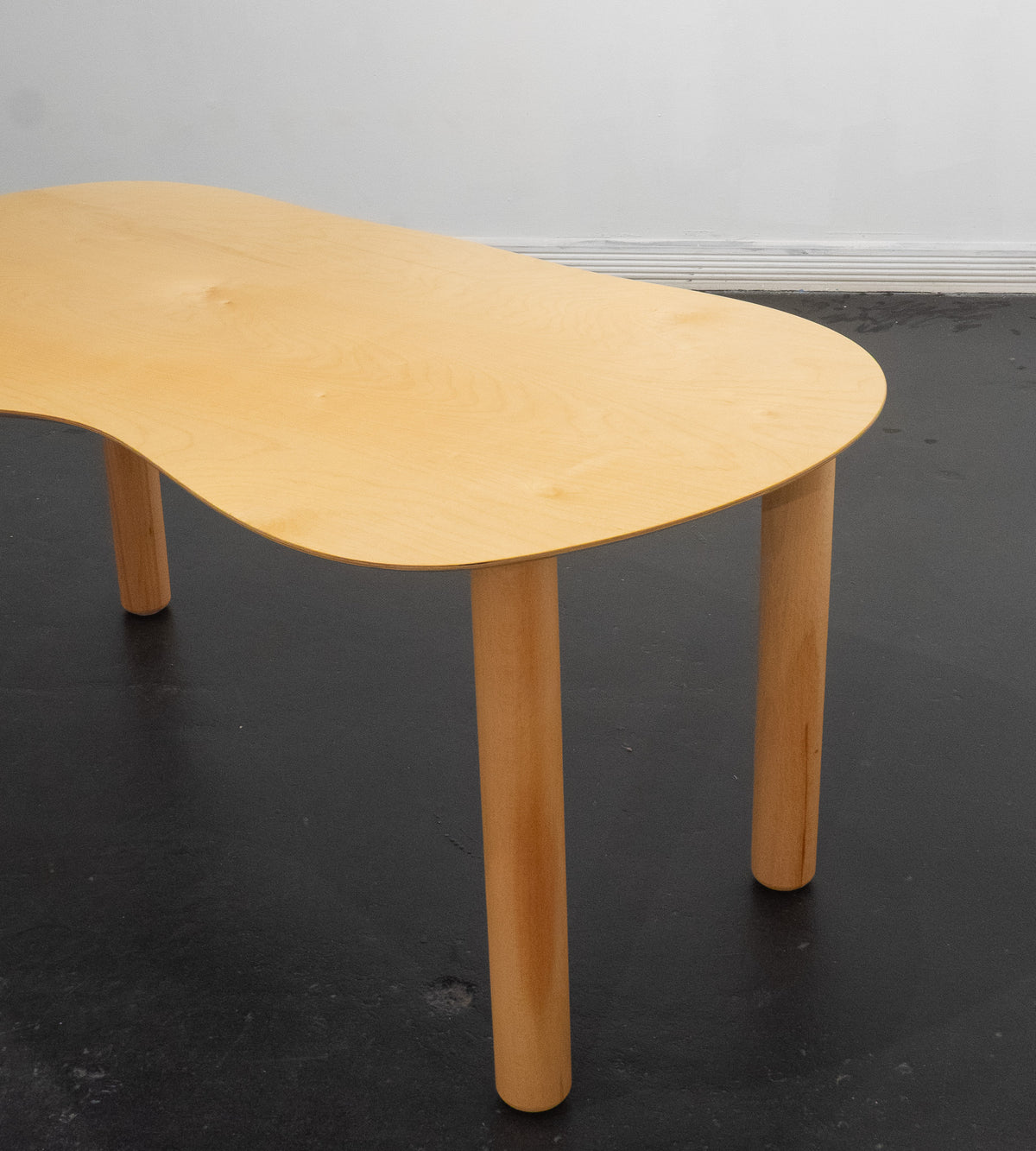 widebody dining table